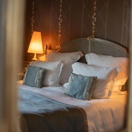 Chateau De Hotel 4*