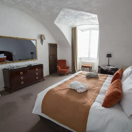 Chateau De Mercues