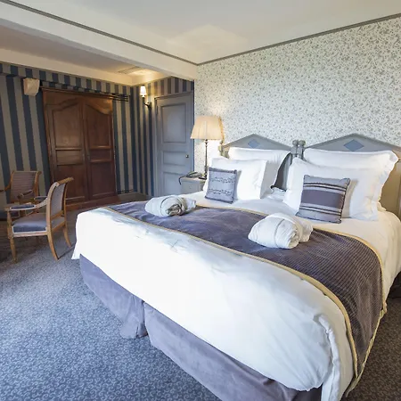 Chateau De Hotel 4*