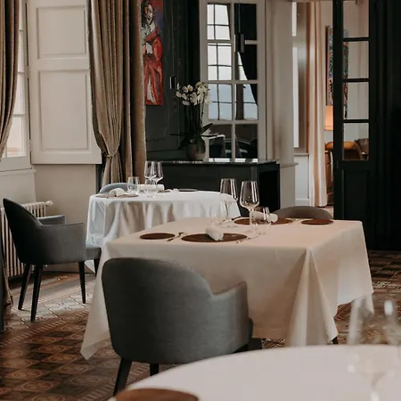 Chateau De Hotel 4*
