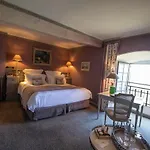 Chateau De Hotel 4*