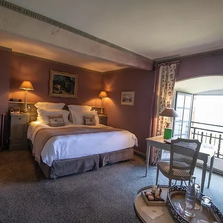 Chateau De Hotel 4*