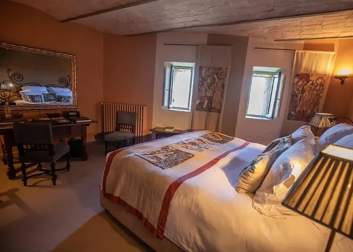 シャトー ド メルキュエス ホテル 4*