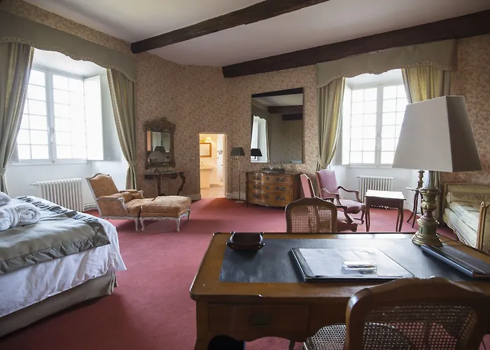 シャトー ド メルキュエス 4*