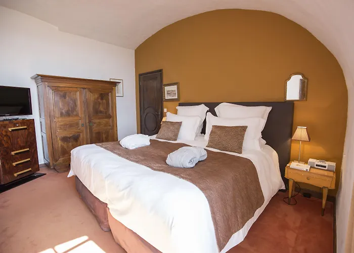 シャトー ド メルキュエス 4*