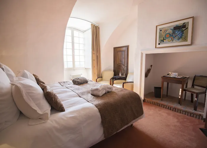 シャトー ド メルキュエス 4*