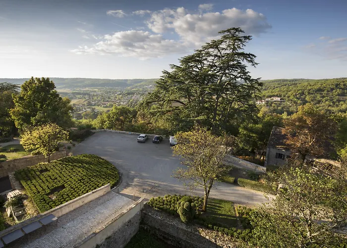 シャトー ド メルキュエス ホテル 4*